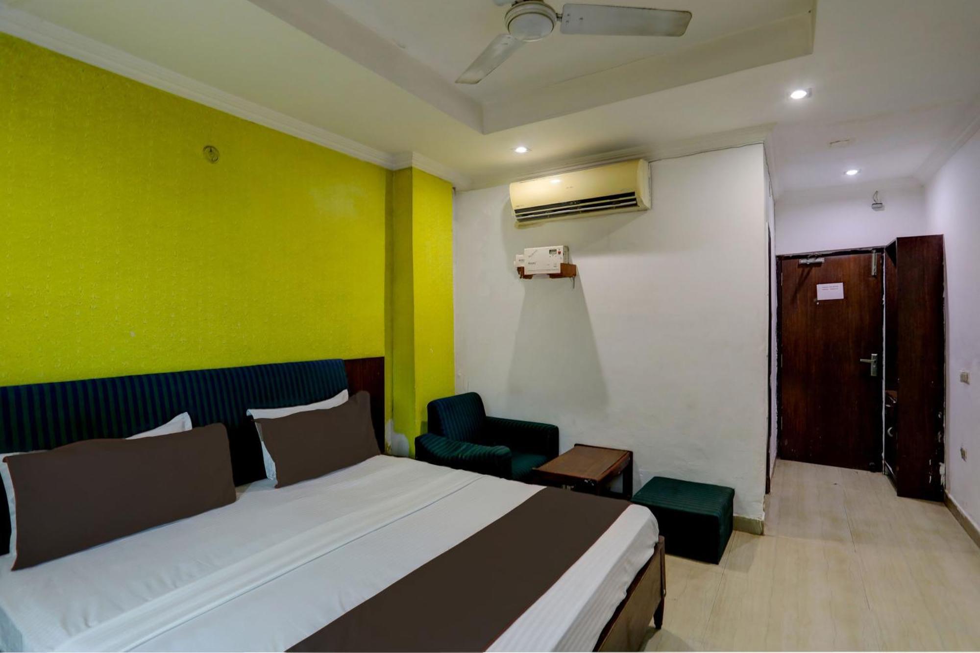 Hotel Monarch Inn Лакнау Екстериор снимка