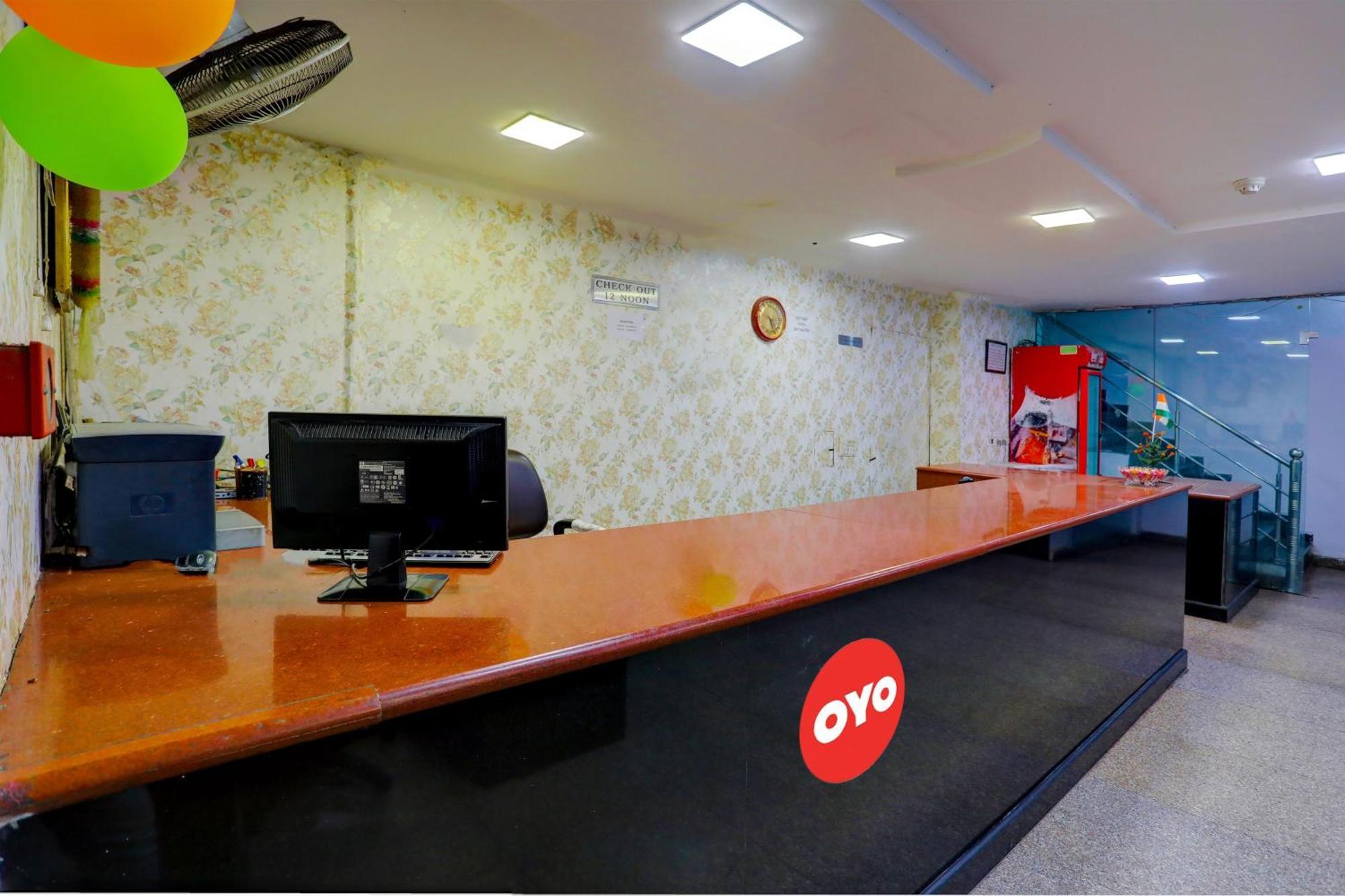 Hotel Monarch Inn Лакнау Екстериор снимка