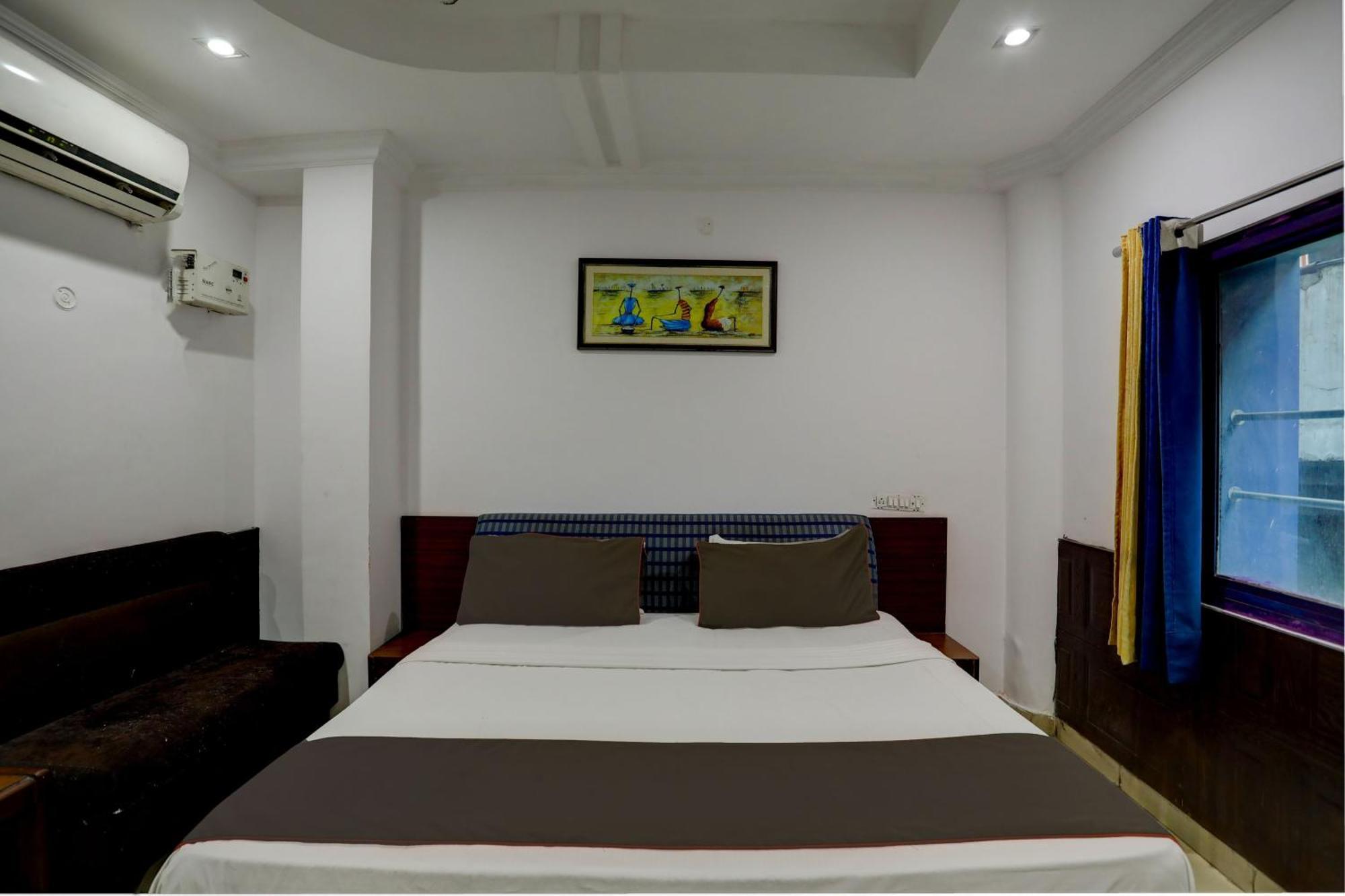 Hotel Monarch Inn Лакнау Екстериор снимка