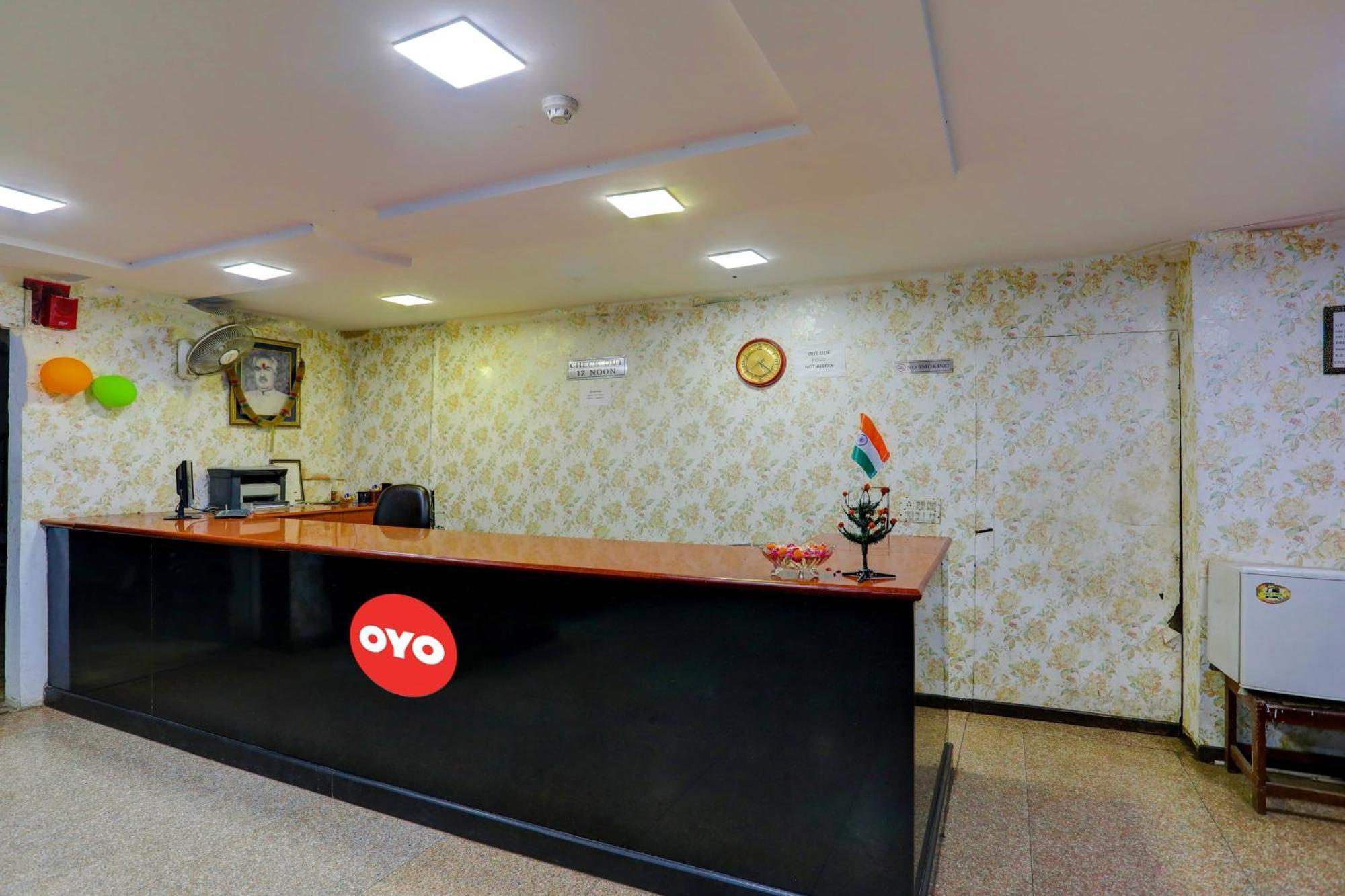 Hotel Monarch Inn Лакнау Екстериор снимка