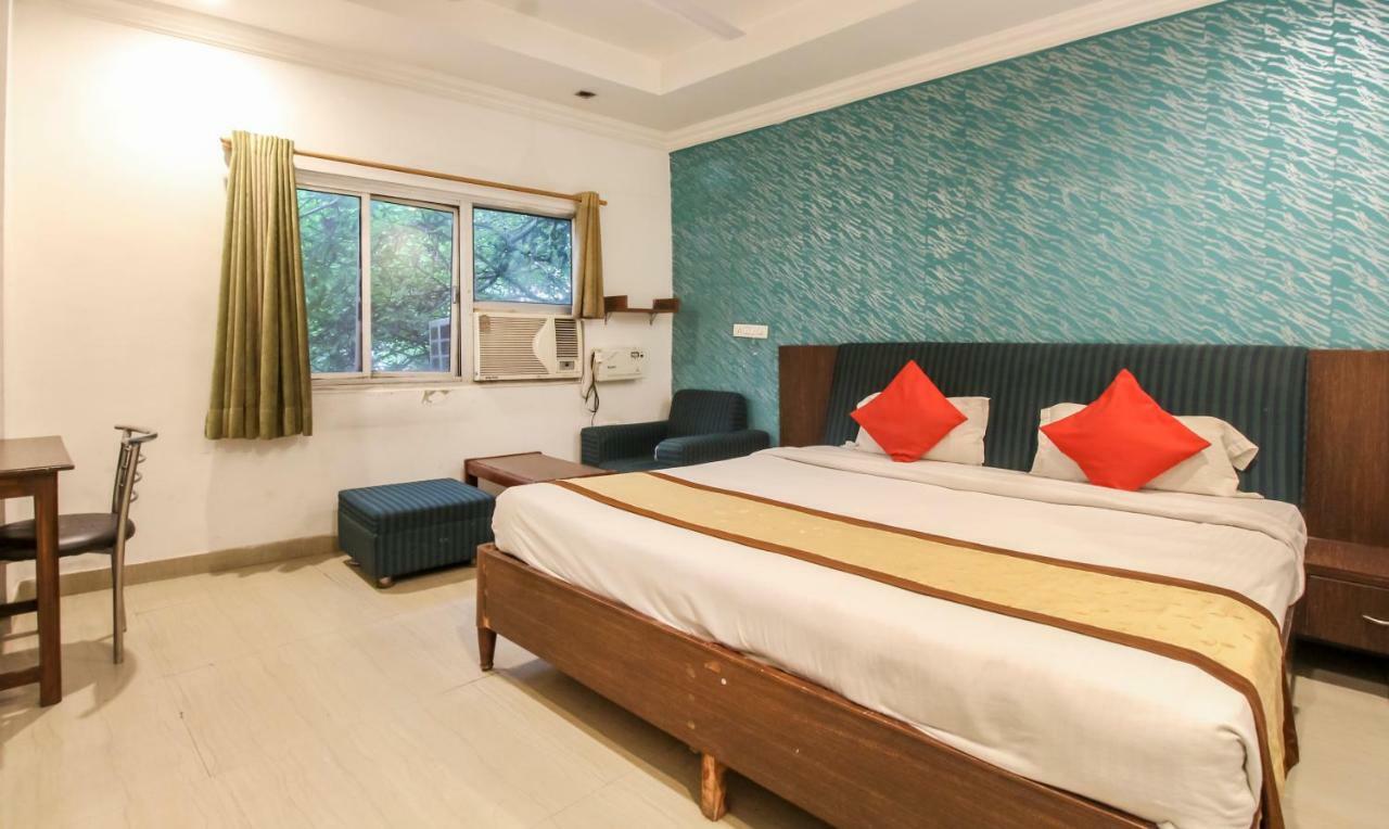 Hotel Monarch Inn Лакнау Екстериор снимка