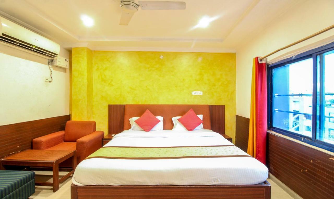 Hotel Monarch Inn Лакнау Екстериор снимка