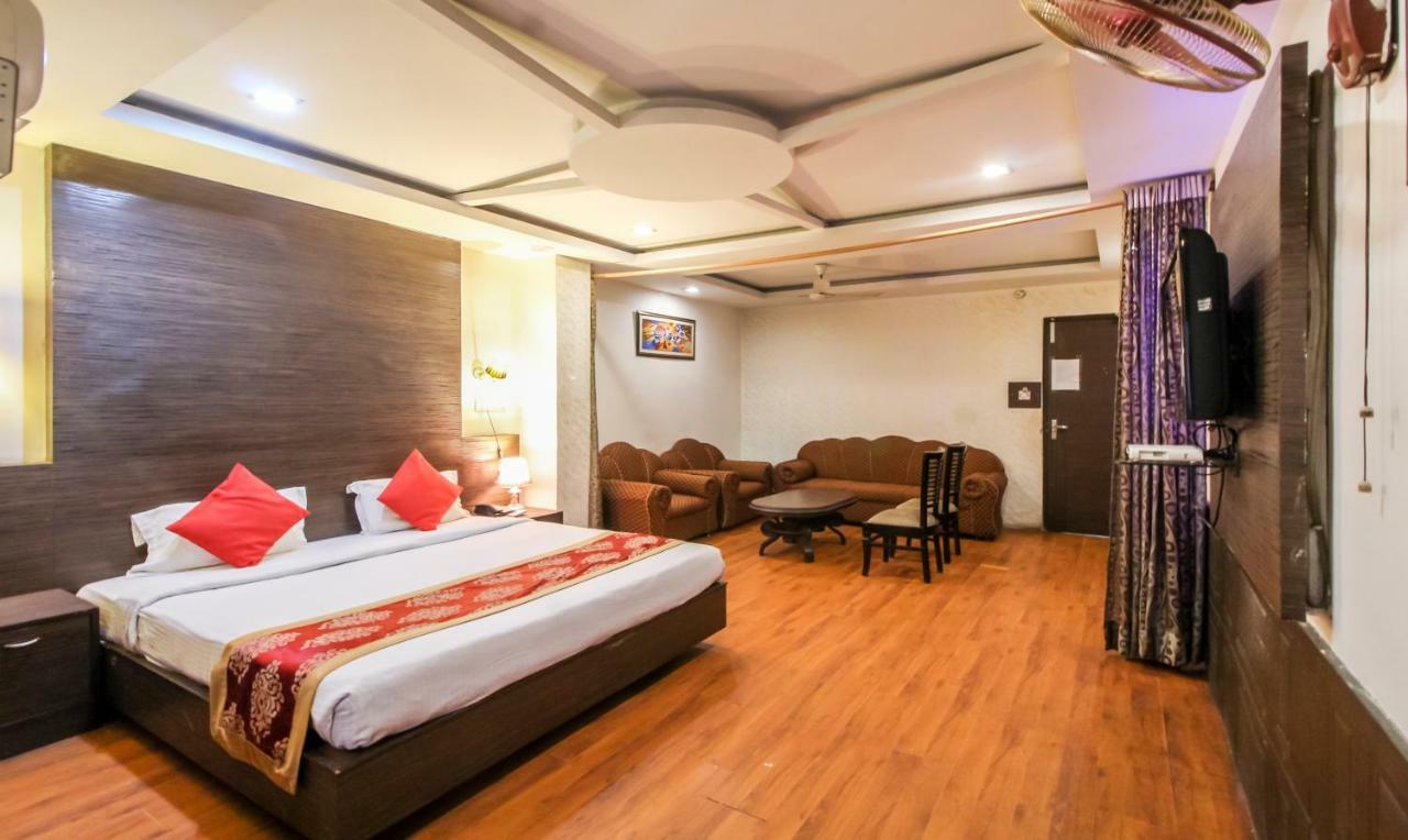 Hotel Monarch Inn Лакнау Екстериор снимка