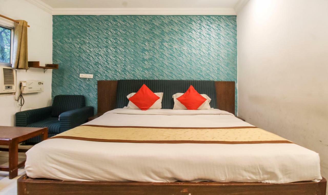 Hotel Monarch Inn Лакнау Екстериор снимка