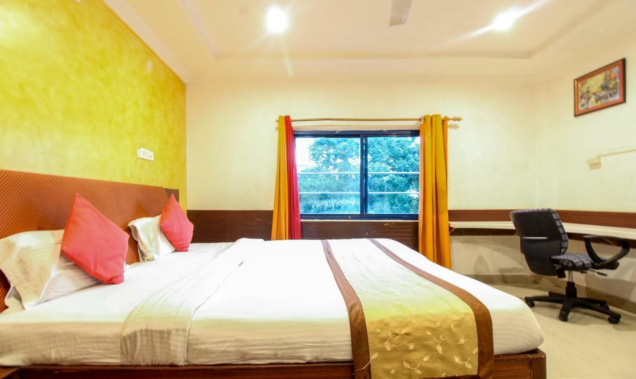 Hotel Monarch Inn Лакнау Екстериор снимка