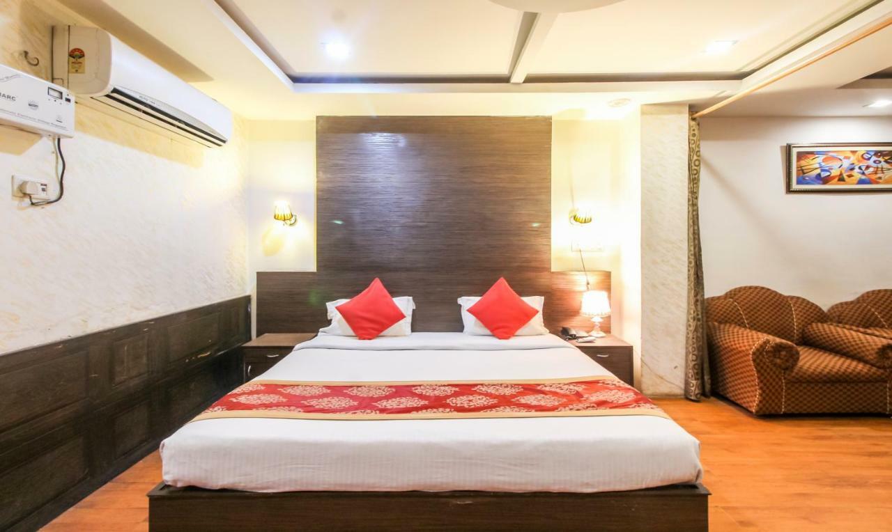 Hotel Monarch Inn Лакнау Екстериор снимка